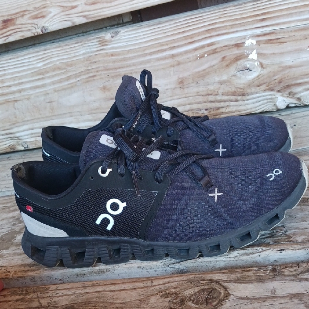 On Running Black Athletic Shoes with Breathable Mesh and Cushioned Sole - Picture 3 of 16